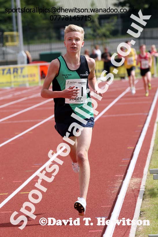 Under-17 mens 3000 metres. Photo: David T. Hewitson/Sports for All Pics